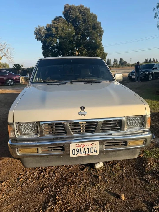 1996 Nissan Frontier - Image 2 of 8