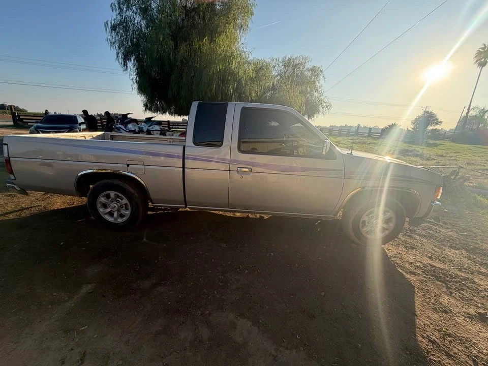 1996 Nissan Frontier - Image 4 of 8