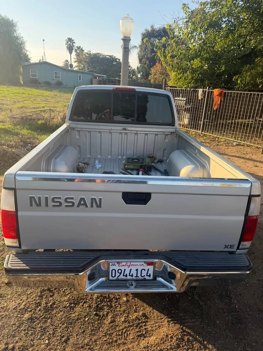 1996 Nissan Frontier - Image 6 of 8
