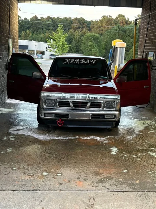 1996 Nissan Frontier - Image 2 of 3
