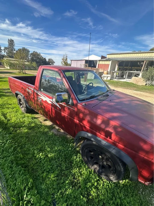 1996 Nissan Frontier - Image 6 of 11