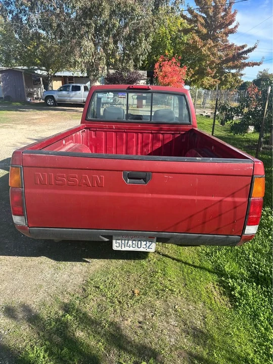 1996 Nissan Frontier - Image 5 of 11