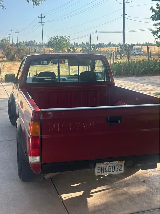 1996 Nissan Frontier - Image 10 of 11
