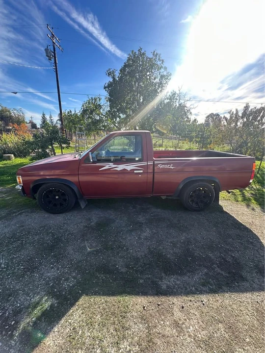 1996 Nissan Frontier - Image 4 of 11