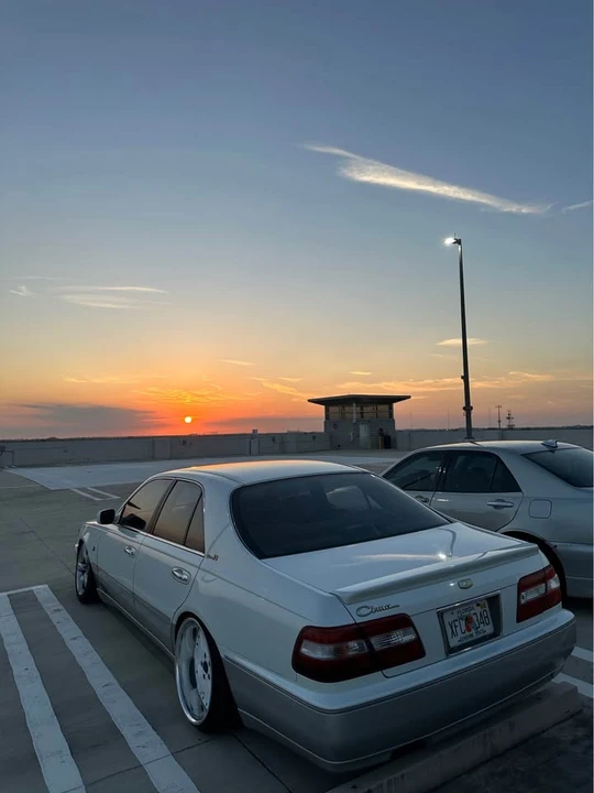 1996 Nissan Cedric 9th Gen - Image 4 of 6
