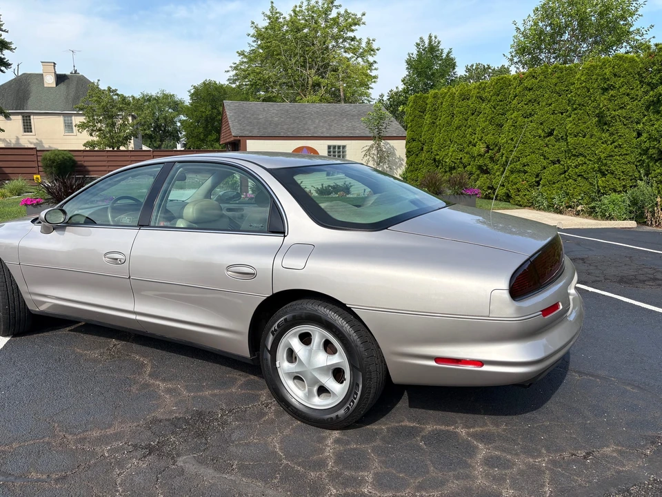 1996 Oldsmobile Aurora - Image 10 of 31