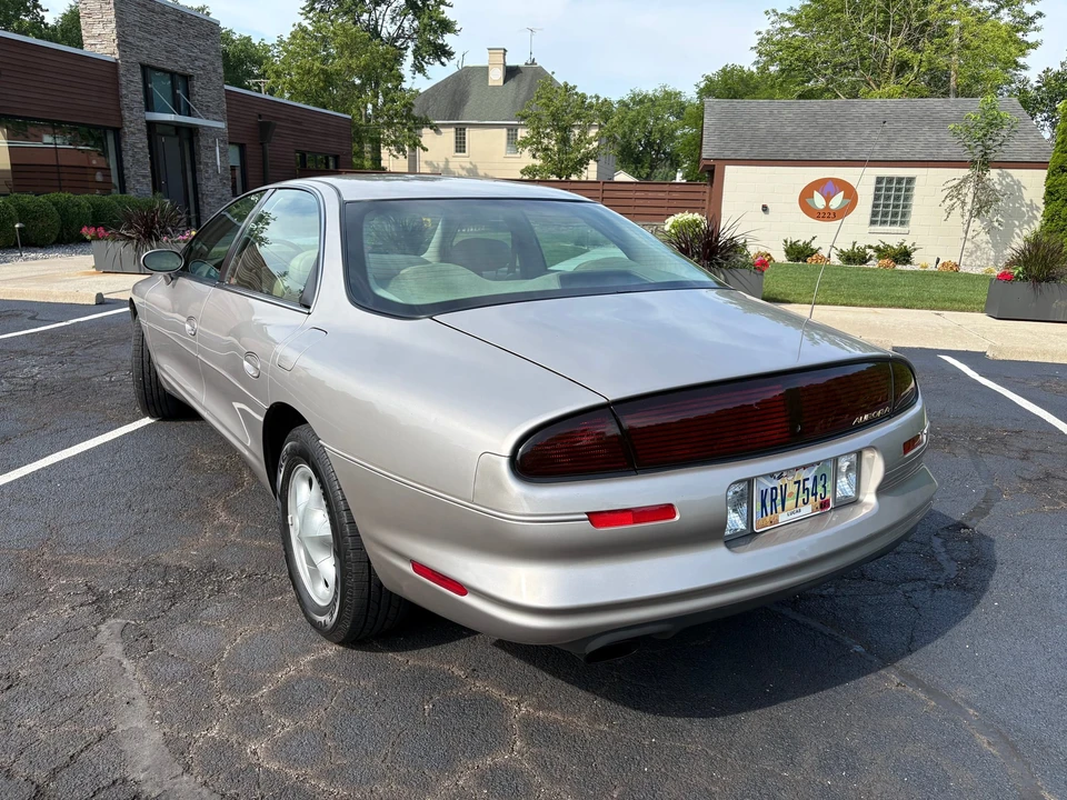1996 Oldsmobile Aurora - Image 9 of 31