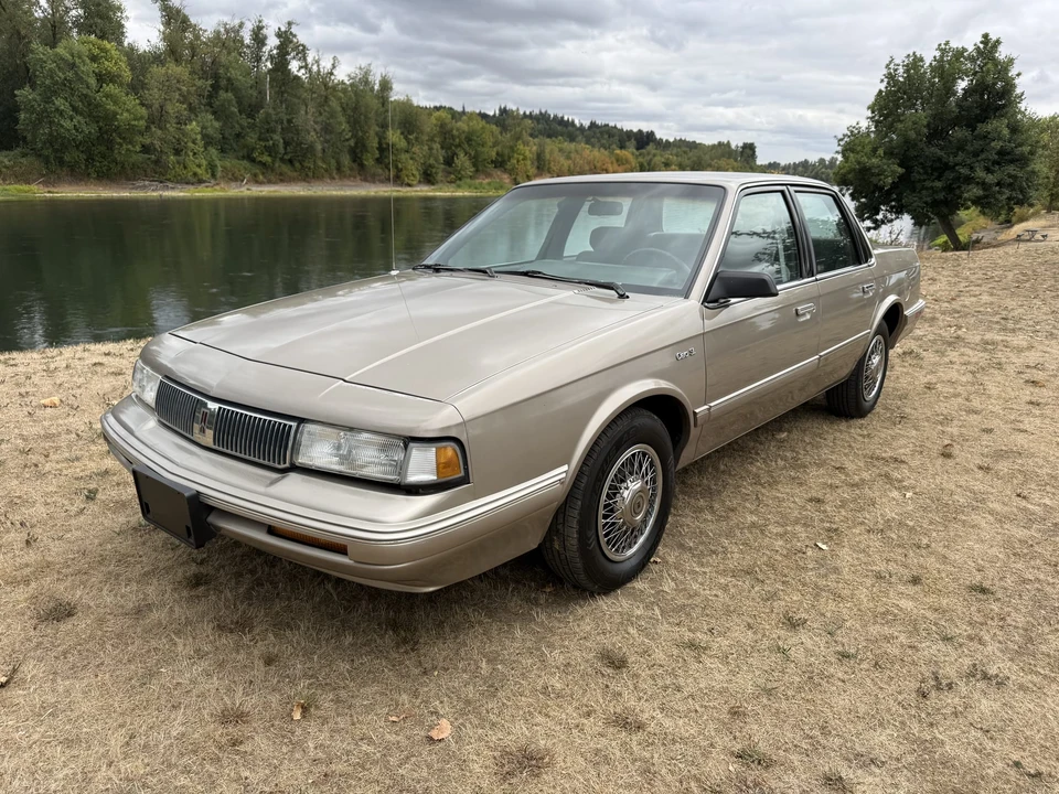 1996 Oldsmobile Cutlass Ciera - Image 4 of 31
