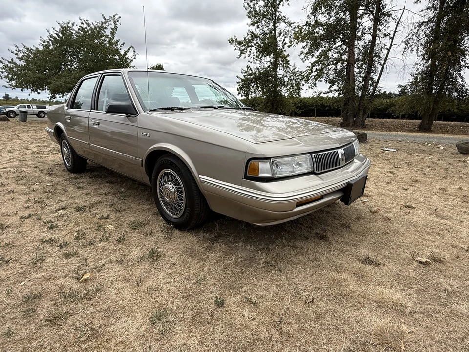 1996 Oldsmobile Cutlass Ciera - Image 2 of 31