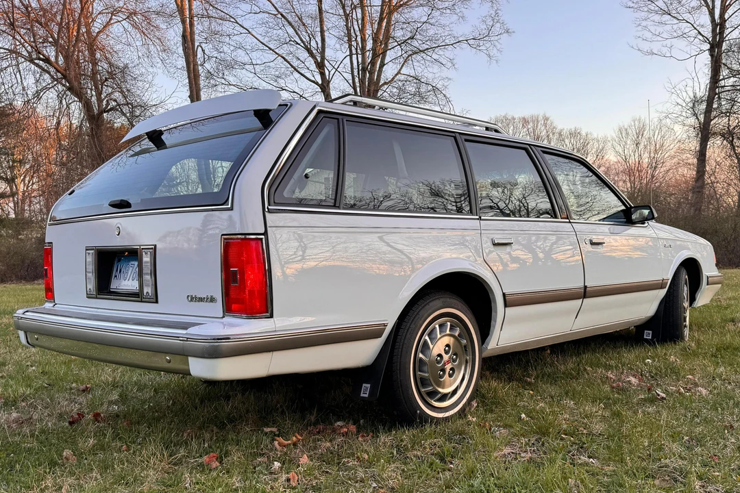 1996 Oldsmobile Cutlass Ciera - Image 4 of 31