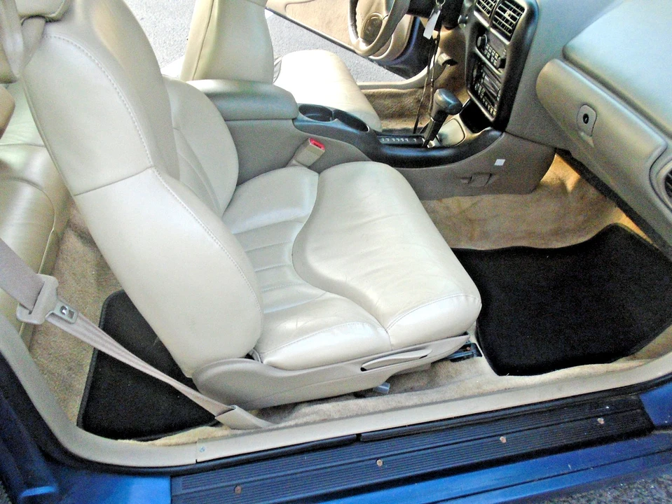 1996 Oldsmobile Cutlass Supreme - Image 18 of 21