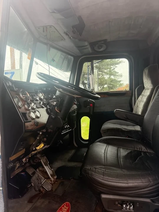 1996 Peterbilt 379 - Image 3 of 5