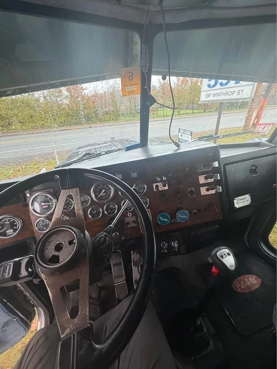 1996 Peterbilt 379 - Image 2 of 5
