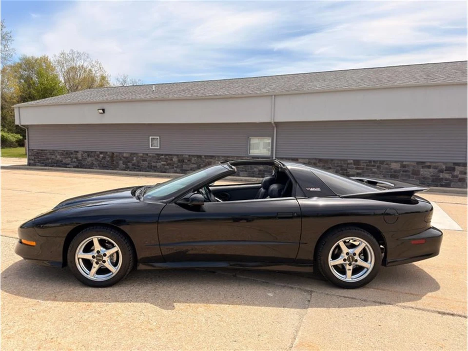 1996 Pontiac Firebird 4th Gen - Image 7 of 31