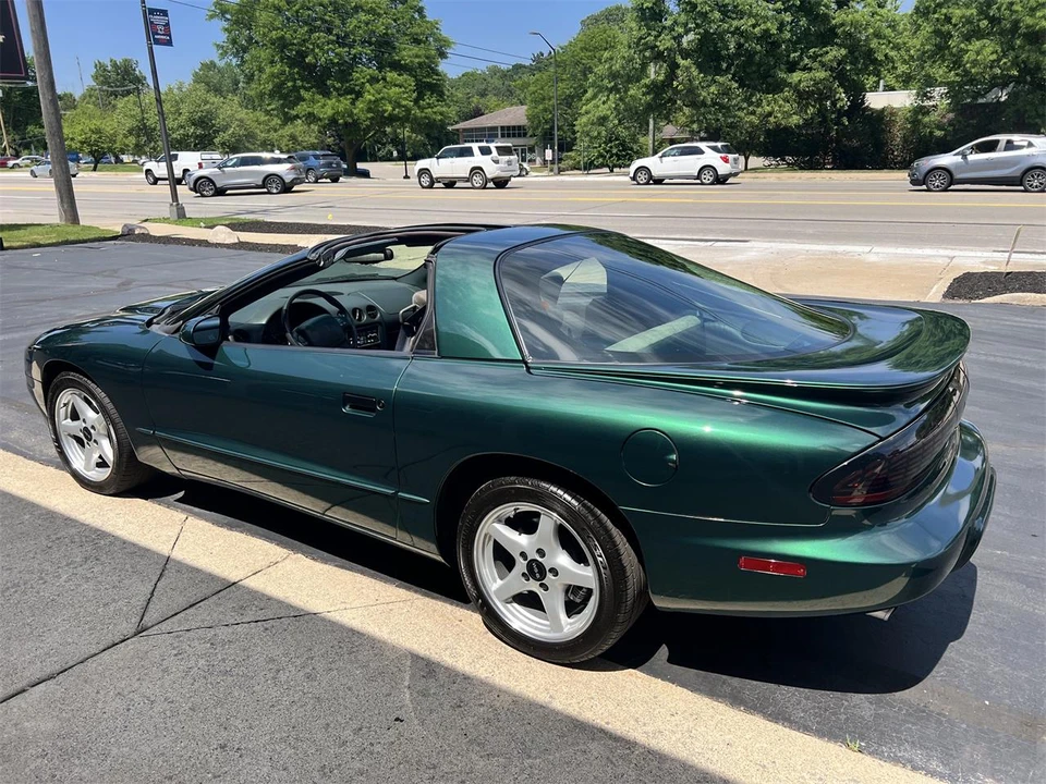 1996 Pontiac Firebird Formula 4th Gen - Image 21 of 28