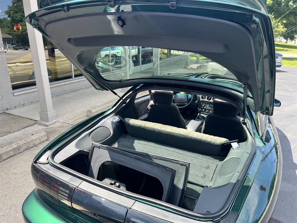 1996 Pontiac Firebird Formula 4th Gen - Image 24 of 28