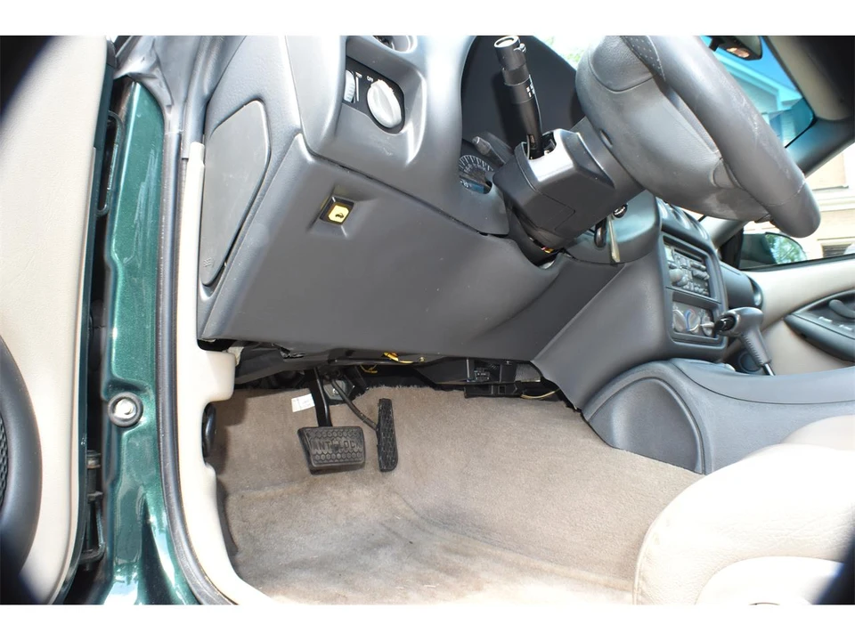 1996 Pontiac Firebird Formula 4th Gen - Image 25 of 31