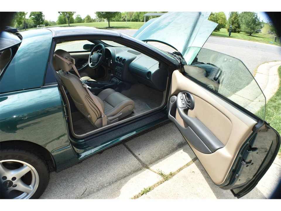 1996 Pontiac Firebird Formula 4th Gen - Image 29 of 31