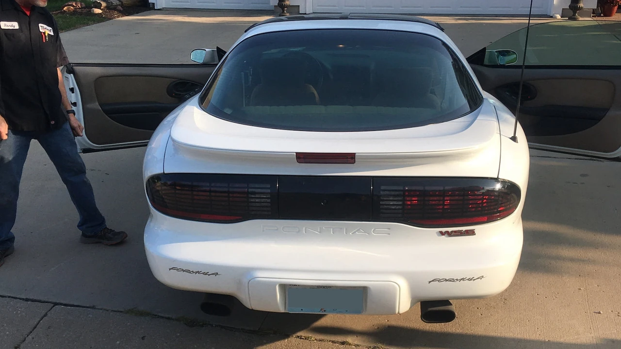 1996 Pontiac Firebird 4th Gen - Image 11 of 13