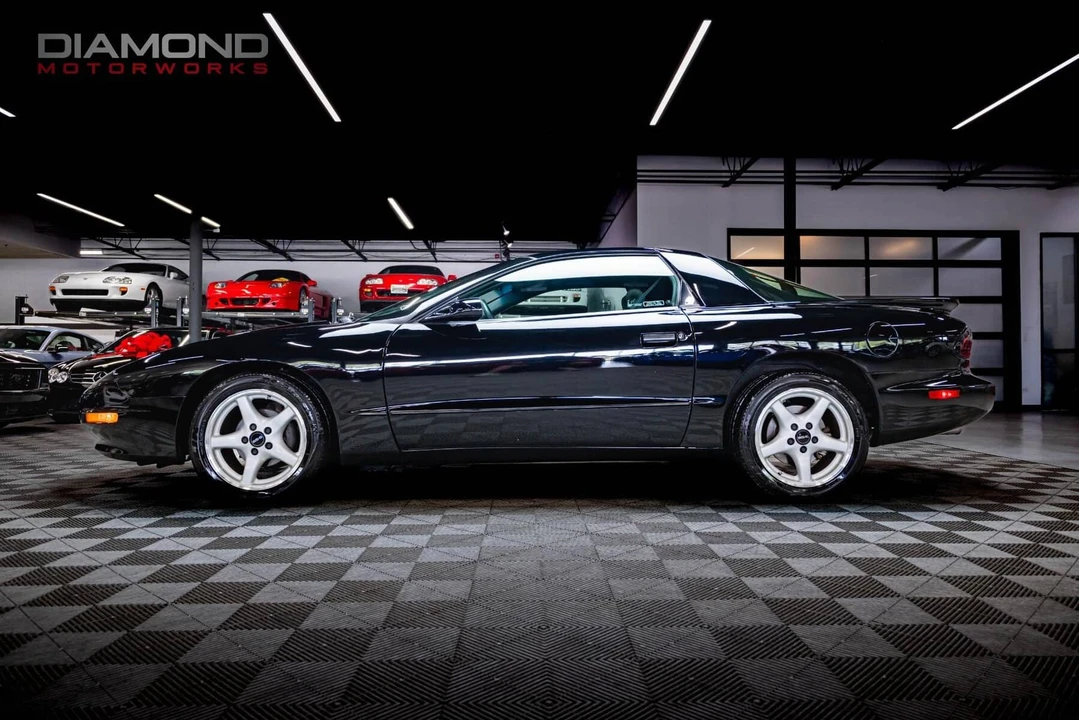 1996 Pontiac Firebird Formula 4th Gen - Image 9 of 31