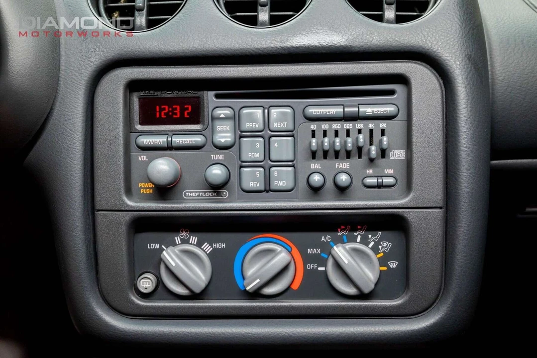 1996 Pontiac Firebird Formula 4th Gen - Image 13 of 31