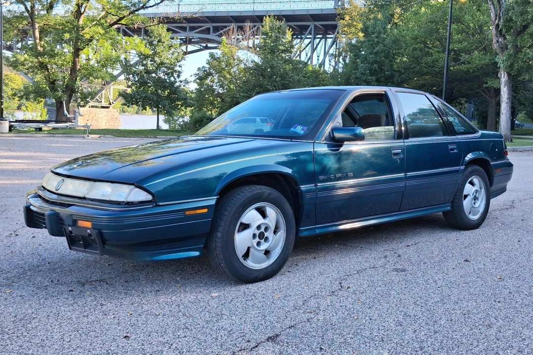 1996 Pontiac Grand Prix 3rd+ Gen - Image 3 of 31