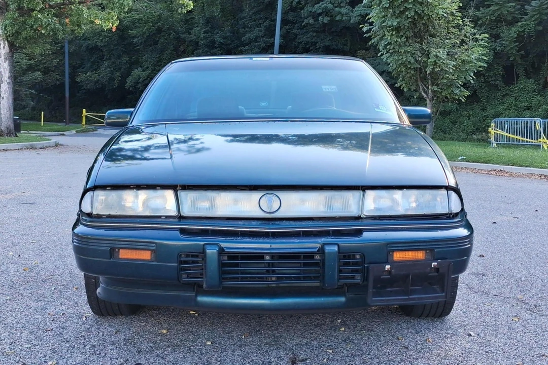 1996 Pontiac Grand Prix 3rd+ Gen - Image 2 of 31