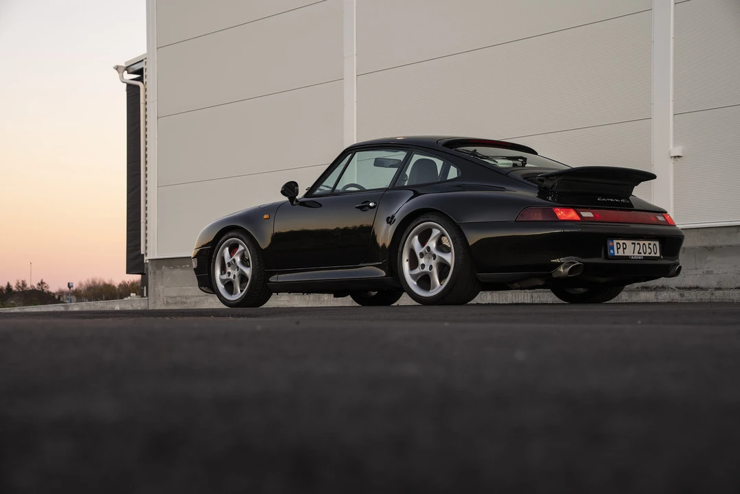 1996 Porsche 993 Carrera 4S - Image 24 of 31