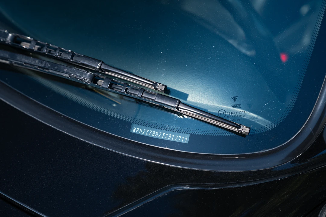 1996 Porsche 993 Carrera - Image 10 of 31