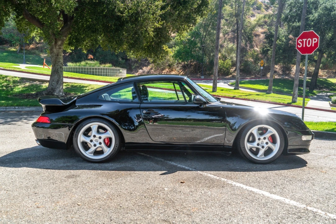 1996 Porsche 993 Carrera 4 - Image 6 of 31