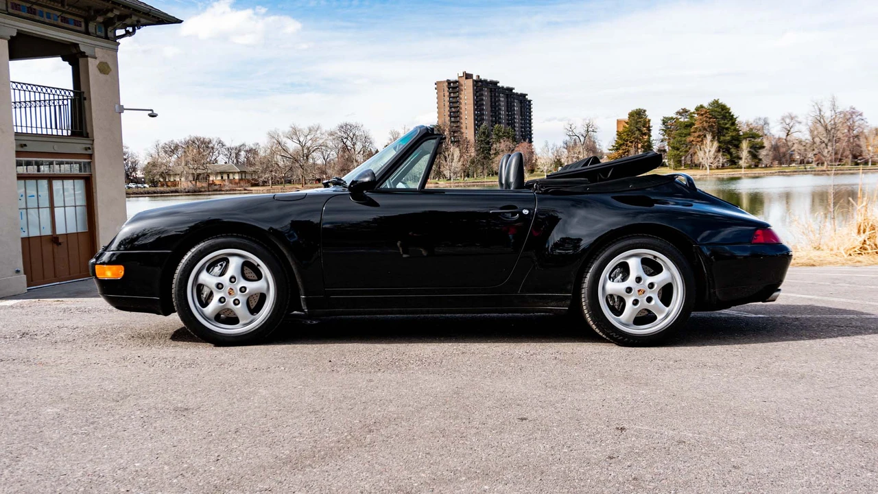 1996 Porsche 993 Carrera 4 - Image 12 of 31