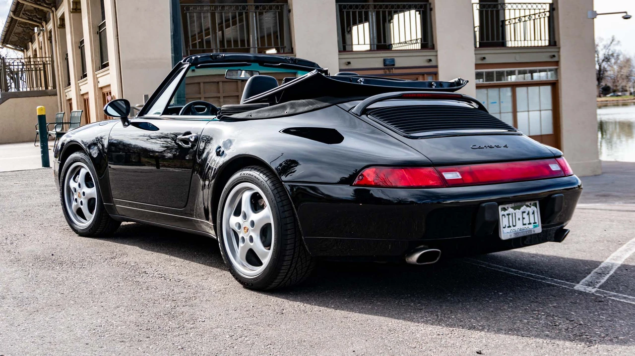 1996 Porsche 993 Carrera 4 - Image 13 of 31