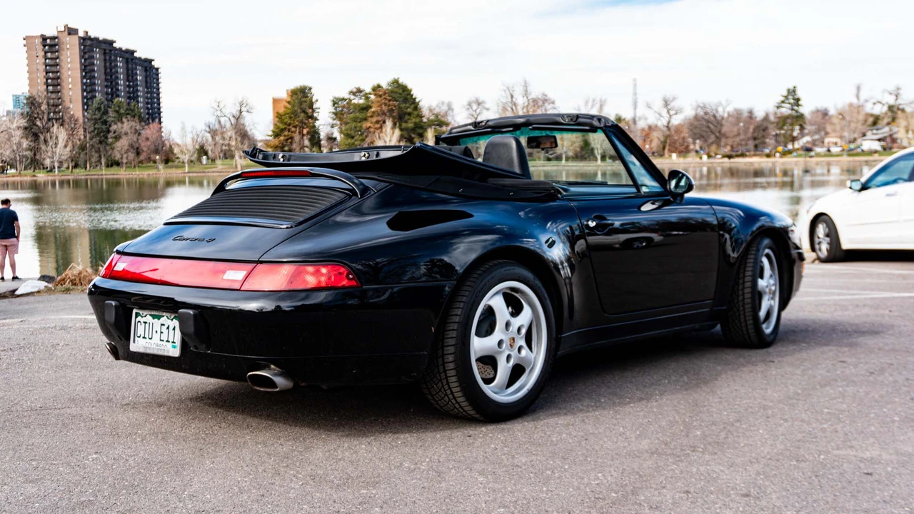 1996 Porsche 993 Carrera 4 - Image 15 of 31