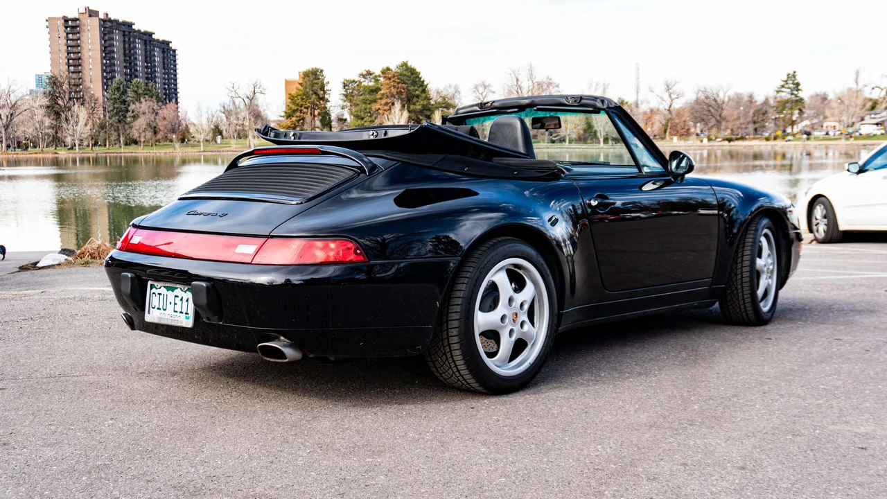 1996 Porsche 993 Carrera 4 - Image 16 of 31