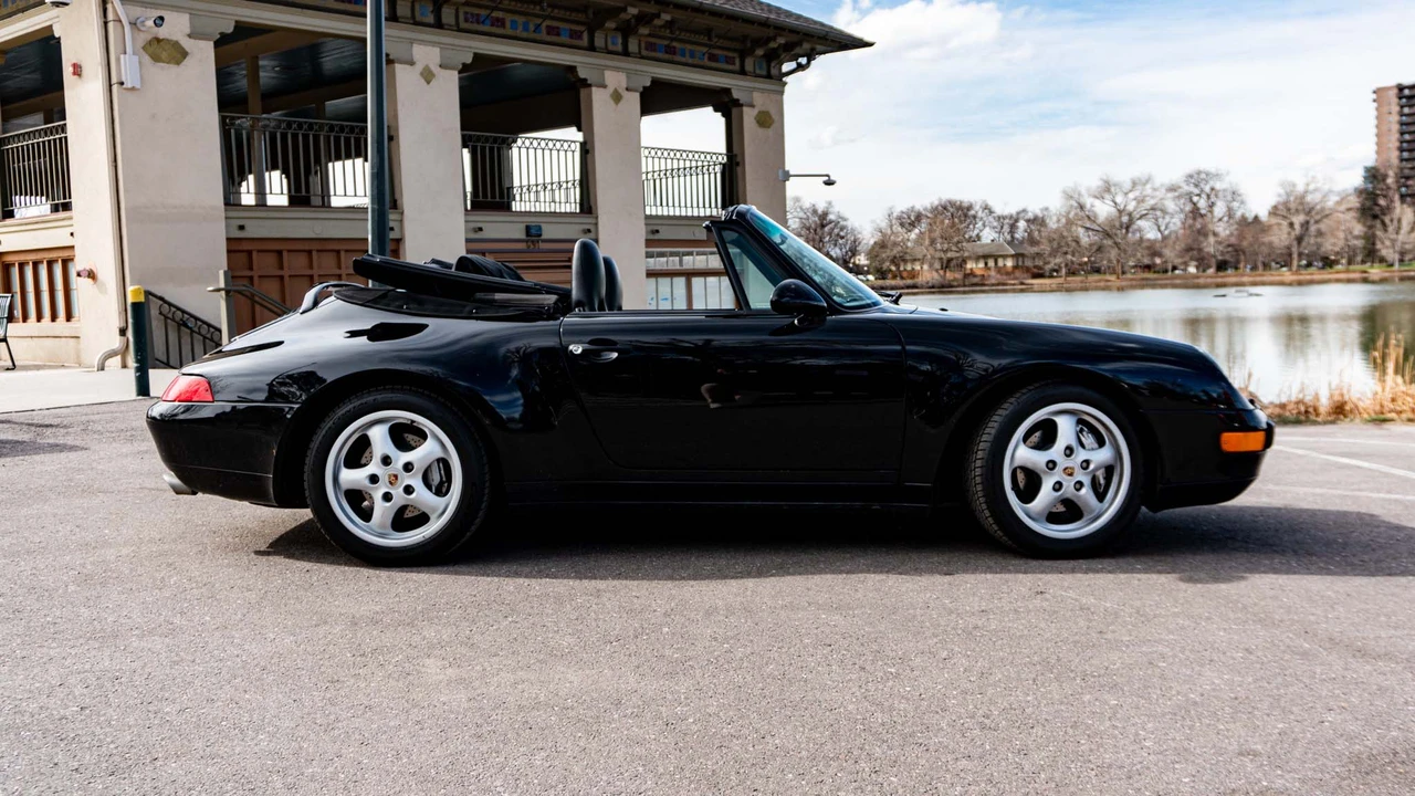 1996 Porsche 993 Carrera 4 - Image 19 of 31