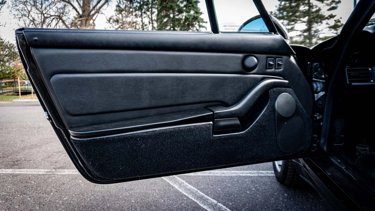 1996 Porsche 993 Carrera 4 - Image 25 of 31