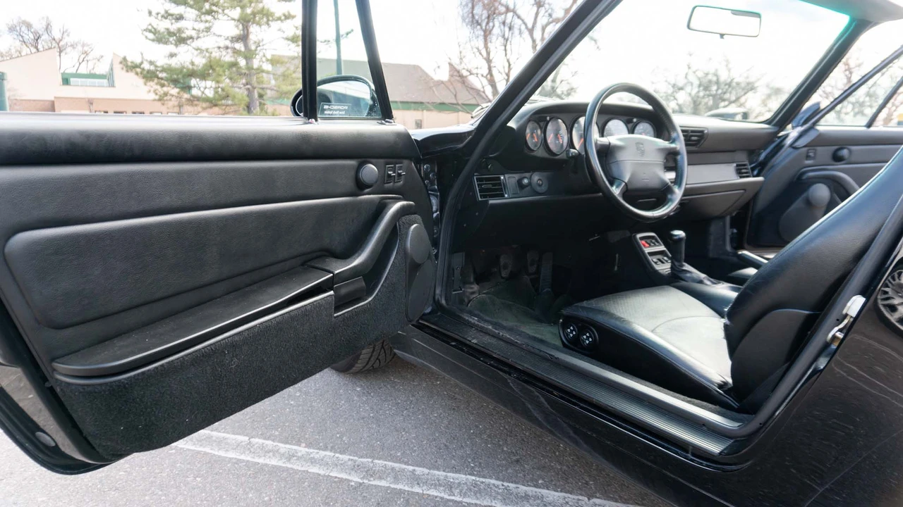 1996 Porsche 993 Carrera 4 - Image 26 of 31
