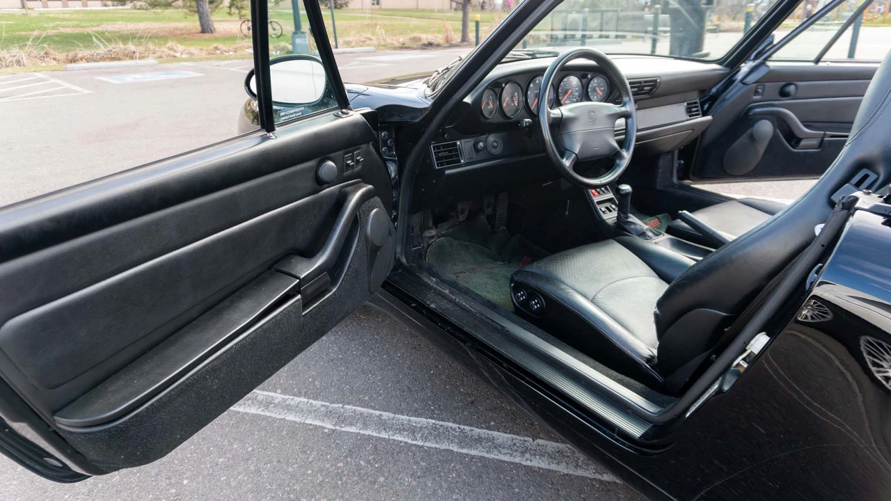 1996 Porsche 993 Carrera 4 - Image 27 of 31