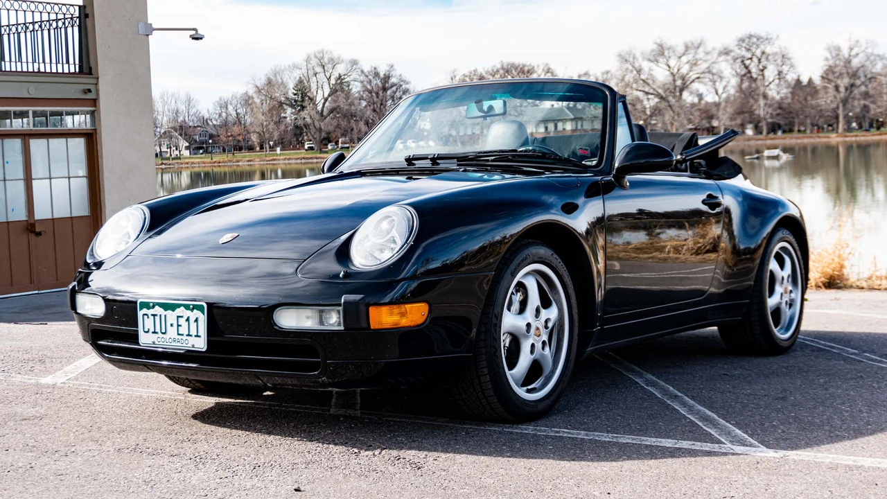 1996 Porsche 993 Carrera 4 - Image 9 of 31