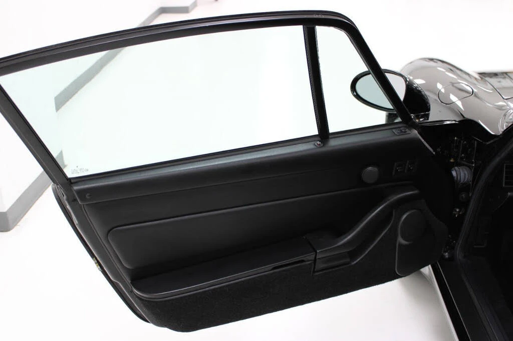 1996 Porsche 993 Carrera 4 - Image 26 of 31