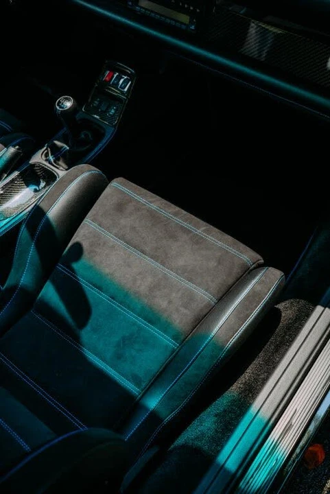 1996 Porsche 993 Carrera 4 - Image 25 of 31