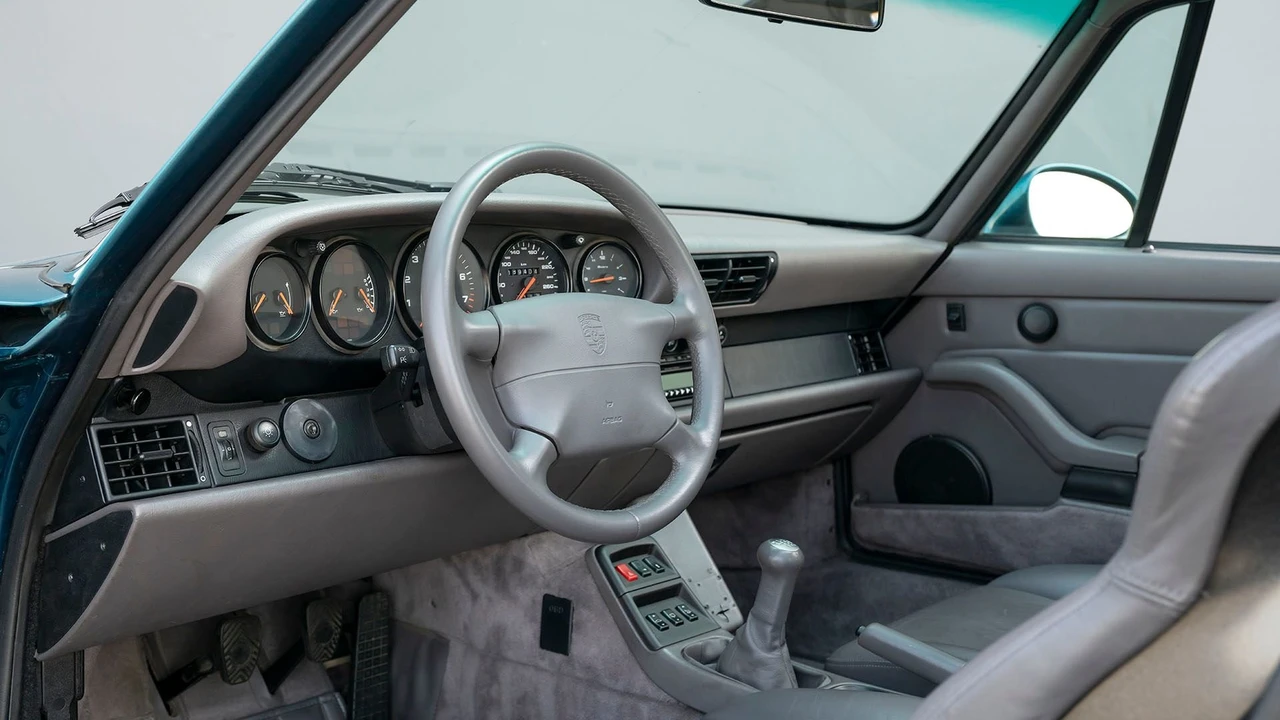 1996 Porsche 993 Carrera 4 - Image 9 of 31
