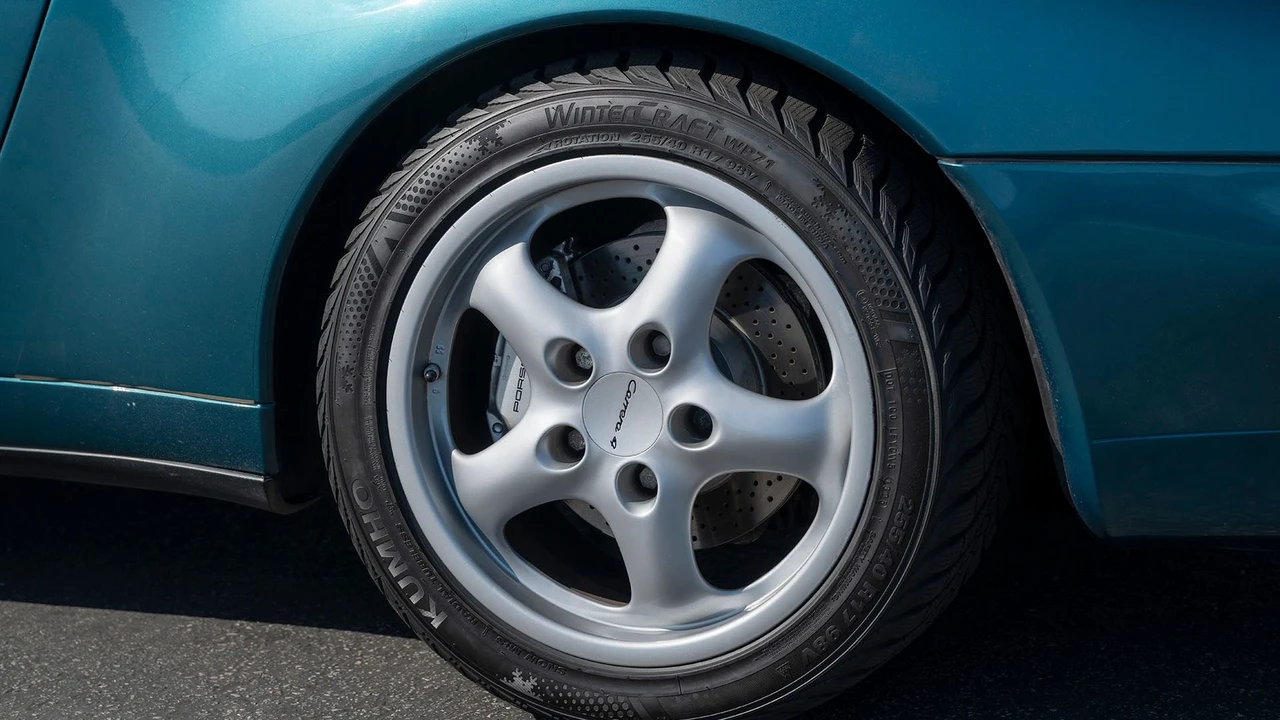 1996 Porsche 993 Carrera 4 - Image 14 of 31
