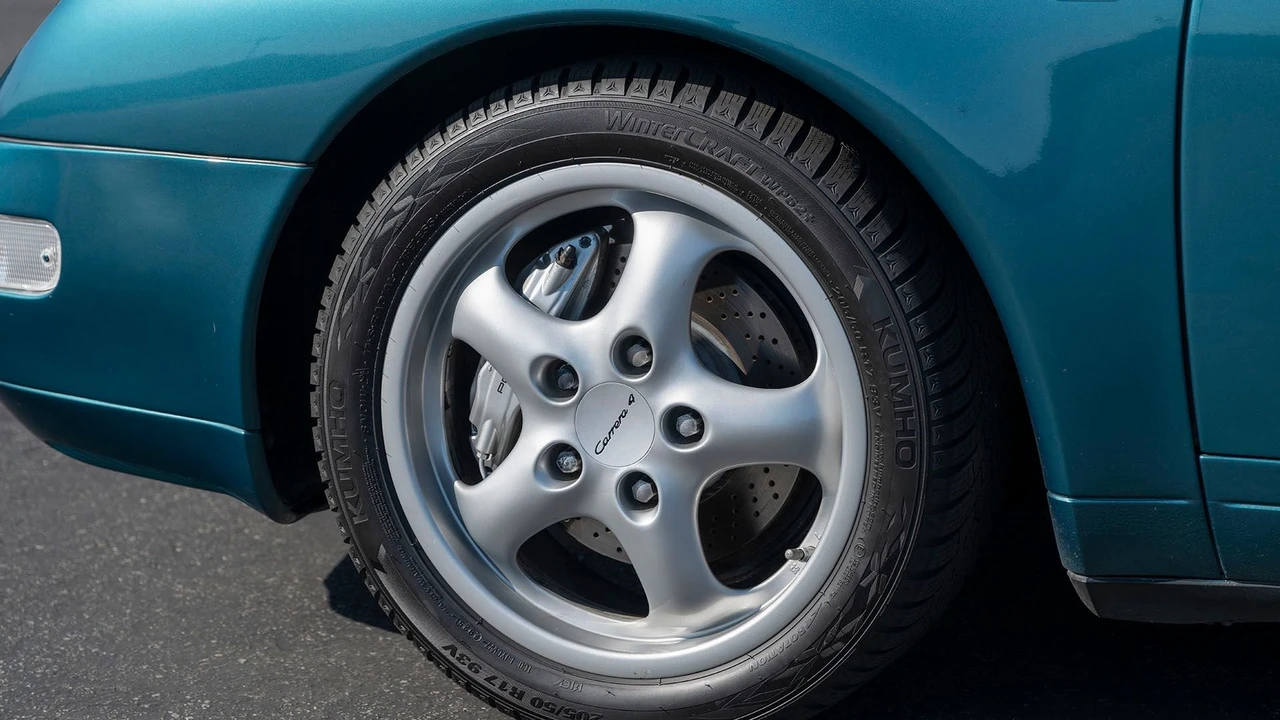 1996 Porsche 993 Carrera 4 - Image 15 of 31