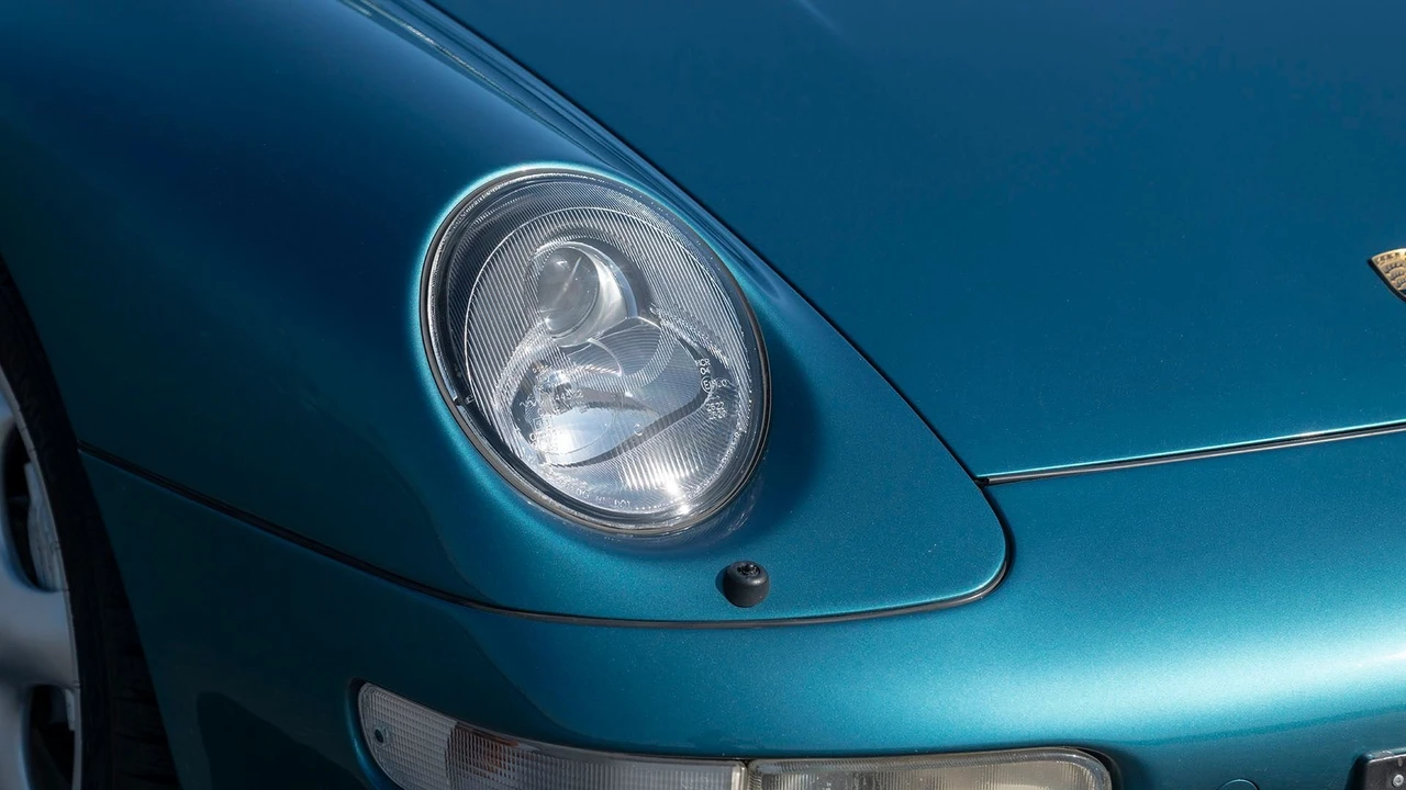 1996 Porsche 993 Carrera 4 - Image 17 of 31