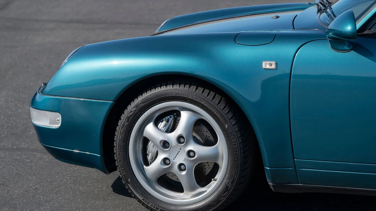 1996 Porsche 993 Carrera 4 - Image 12 of 31
