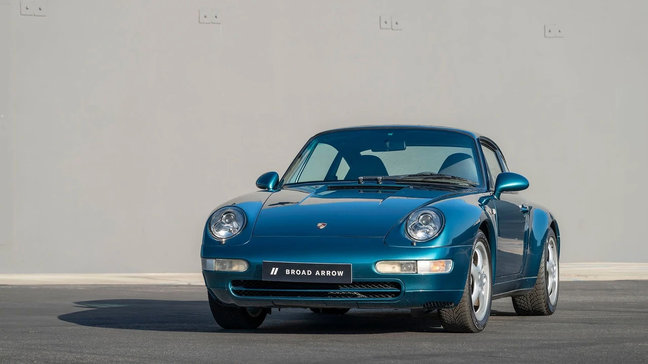 1996 Porsche 993 Carrera 4 - Image 10 of 31