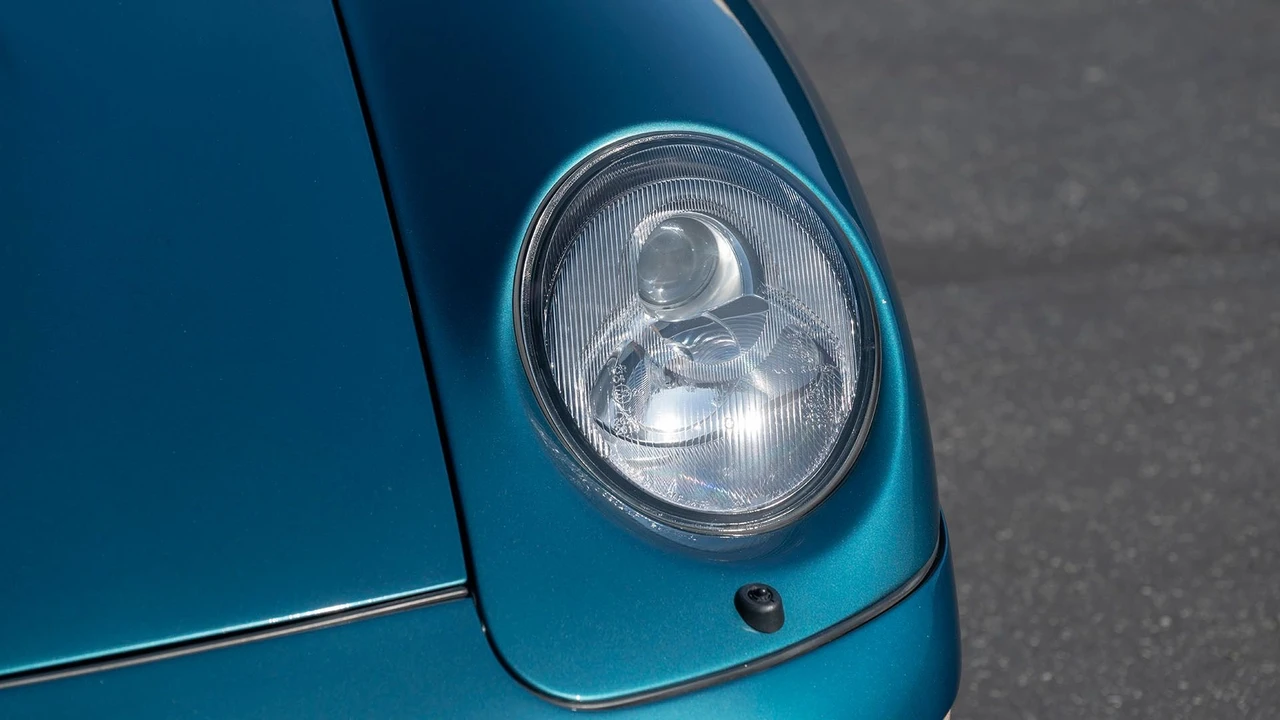 1996 Porsche 993 Carrera 4 - Image 16 of 31