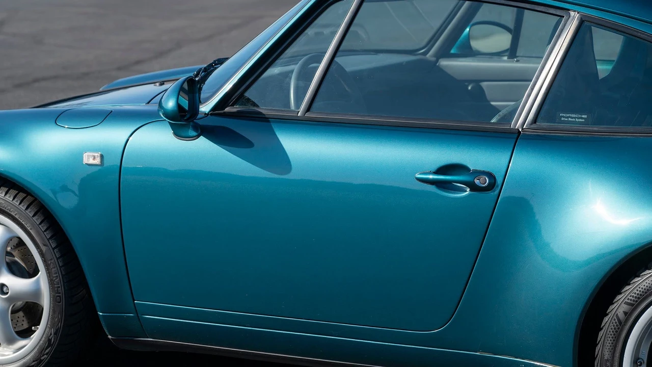 1996 Porsche 993 Carrera 4 - Image 25 of 31