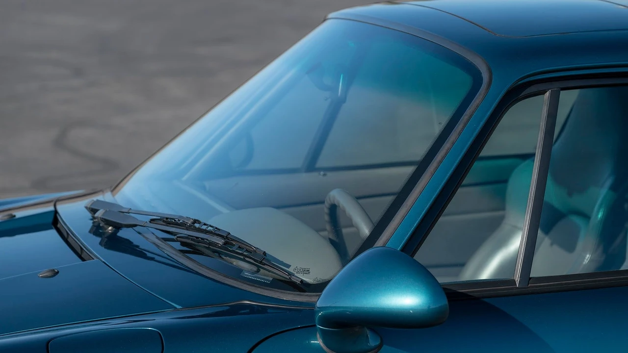 1996 Porsche 993 Carrera 4 - Image 27 of 31